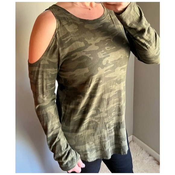 Ladies Long Sleeve T-Shirt Camo Cold shoulder top by Sanctuary Size Medium - Picture 1 of 9
